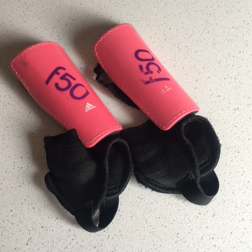 Used little girls shin guards, size M